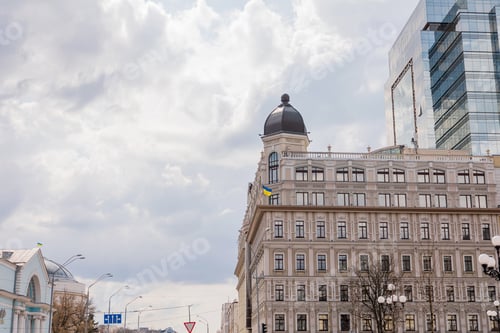 Preview: A building with a dome and Ukraine flag on the top