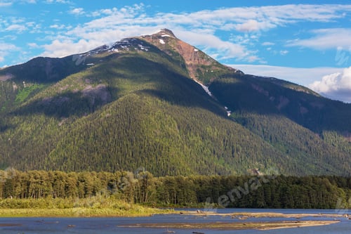 Preview: Lake in Canada