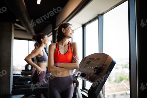 Preview: Close up image of attractive fit woman in gym