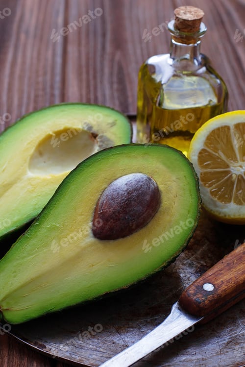 Preview: Fresh avocado on wooden background