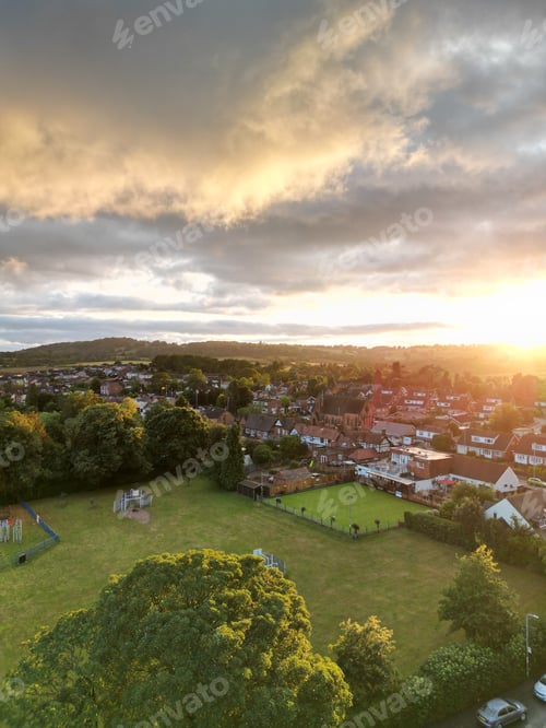 Preview: Cityscape with houses and a lush park in Worcestershire, England