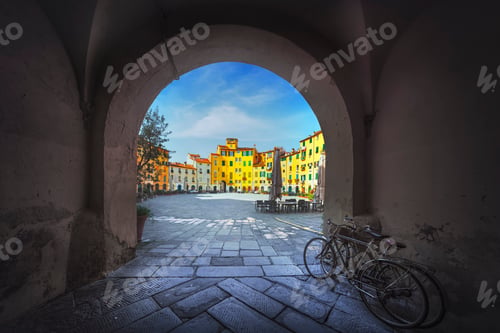Preview: Lucca, Piazza dell' Anfiteatro square from entrance arch. Tuscany, Italy