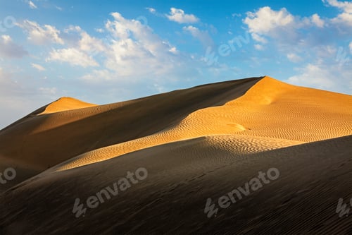 Preview: Sand dunes in desert