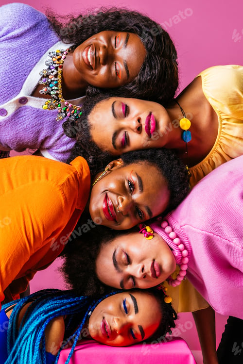 Preview: Beautiful black women posing in studio