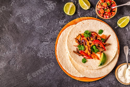 Preview: FAJITAS with colored pepper and onions, served with tortillas.