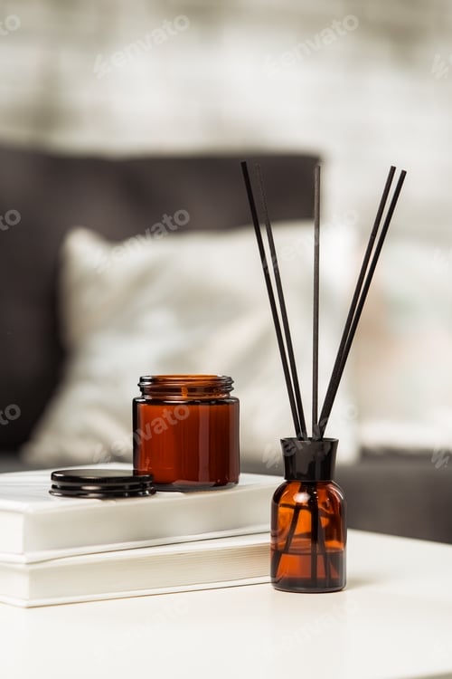 Preview: Aroma diffuser bottle with sticks in living room