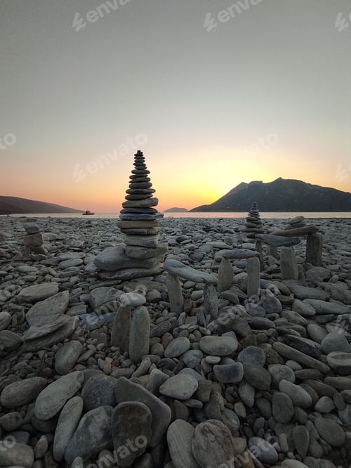 Preview: Vertical shot of a beautiful sea at sunset in Greece