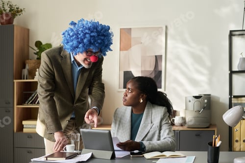 Preview: Clown boss consulting subordinate