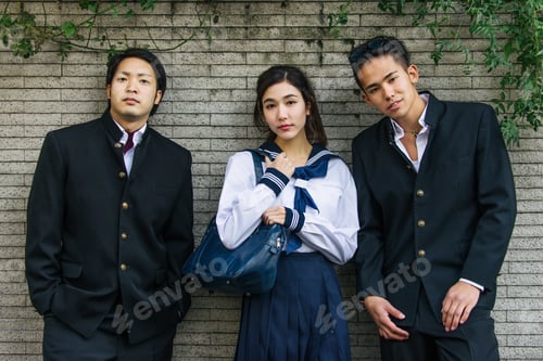 Preview: Japanese students meeting outdoors