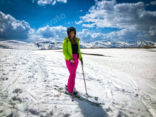 Preview: Woman in winter clothes on the ski slope
