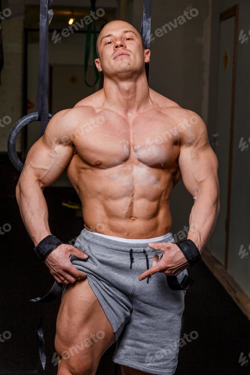 Preview: Strong muscular man