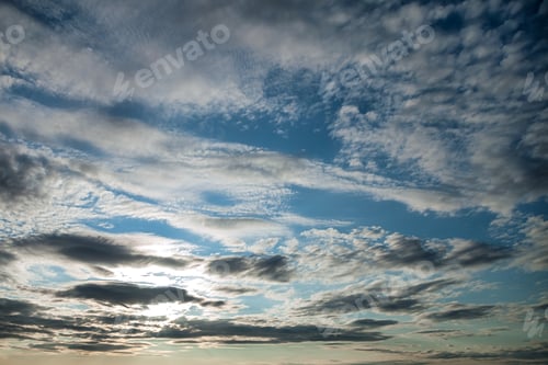 Vorschau: Schöner blauer Himmel und Wolken natürlicher Hintergrund