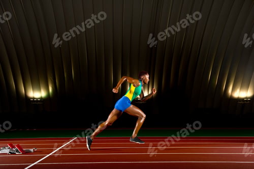 Preview: Young woman sprinting in stadium