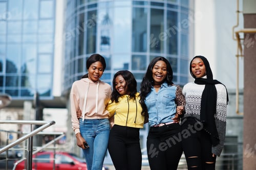 Preview: Сollege african american woman friends