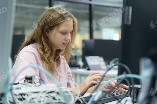 Preview: Youngsters utilizing the hand robot technology are having fun learning