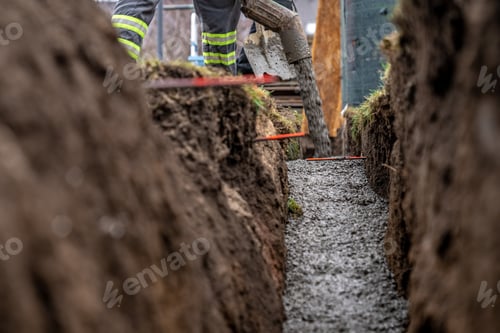 Preview: concreting from the pipe of the cement mixing car