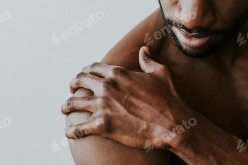 Preview: Touching his hsoulder