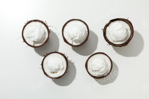 Preview: Summer dessert - ice cream, ice cream with coconut