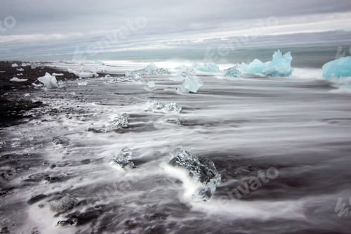 Preview: Ice at the beach seen in Iceland