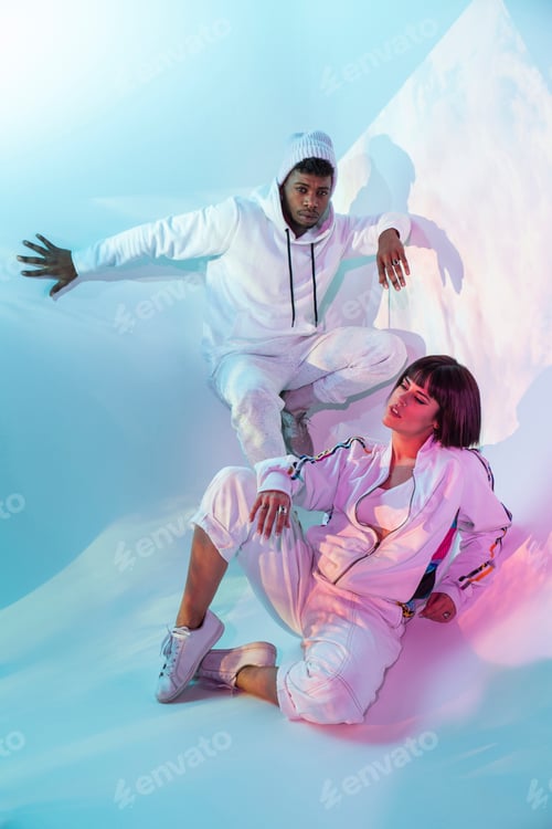 Preview: Young dancers in trendy sportswear