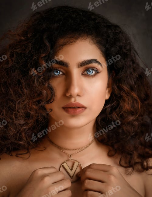 Preview: Beautiful Portrait of Young & Elegant Woman Posing