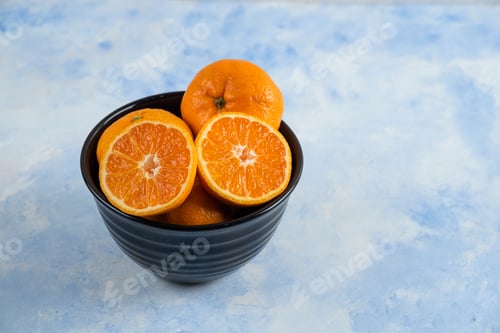 Preview: Black bowl full with whole or half cut mandarins