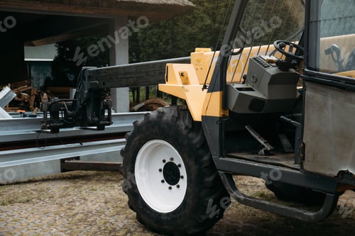 Preview: Forklift on a construction site, preparing to raise construction parts