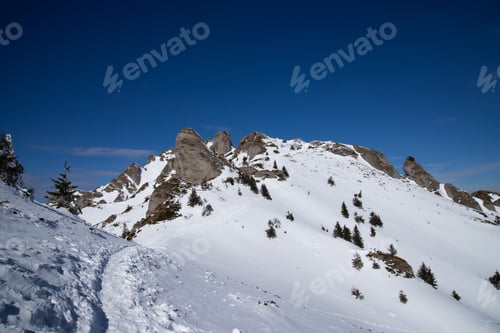 Preview: Mountain landscape in winter.