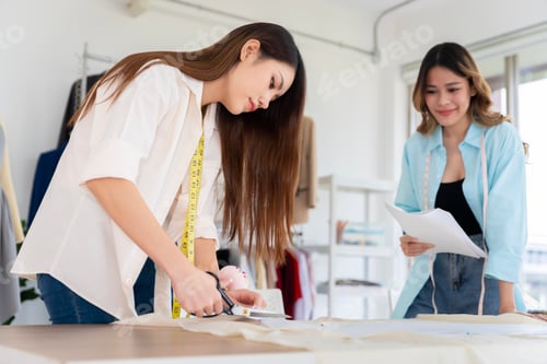Preview: Two Asian women working together Small business