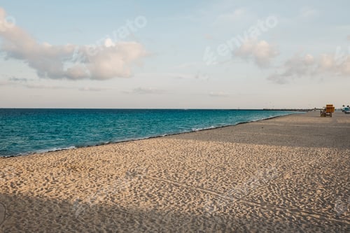Visualização: Nuvens sobre o mar agitado