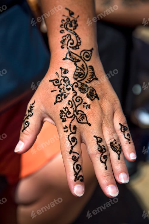 Preview: Henna tattoo on the hand