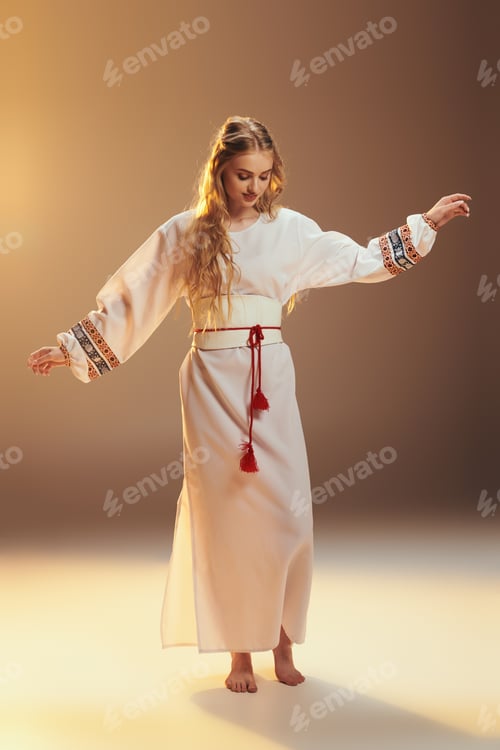 Preview: Ethereal maiden in white robe and red tassel