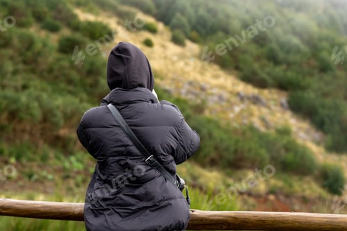 Preview: Young woman from behind in mountains