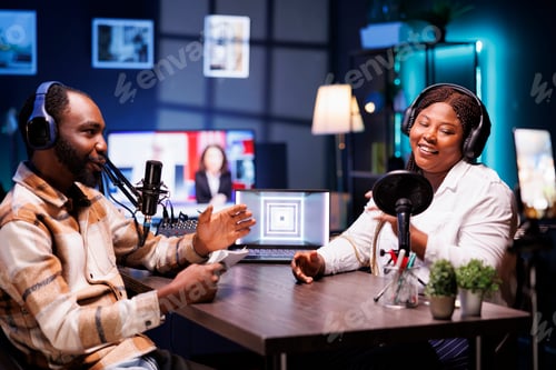 Preview: Influencer laughs during comedy talk show
