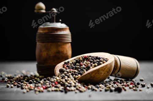 Preview: Peppercorn on rustic background.