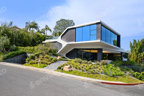 Preview: Exterior shot of a modern house in Los Angeles