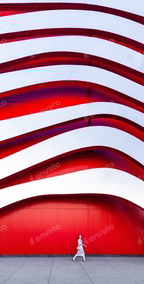 Preview: Young girl in a silver dress at a famous building