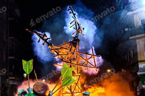 Preview: Monument fallero consumed in the fire in high flares.