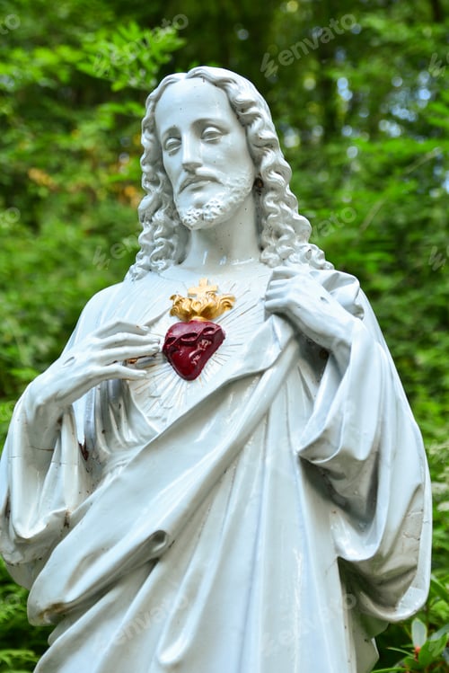 Preview: Statue of Jesus with a heart