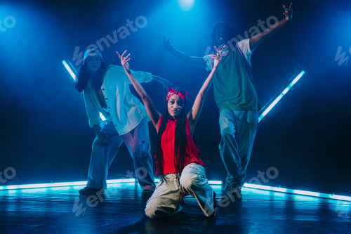 Preview: Group of hip hop dancer dancing together.
