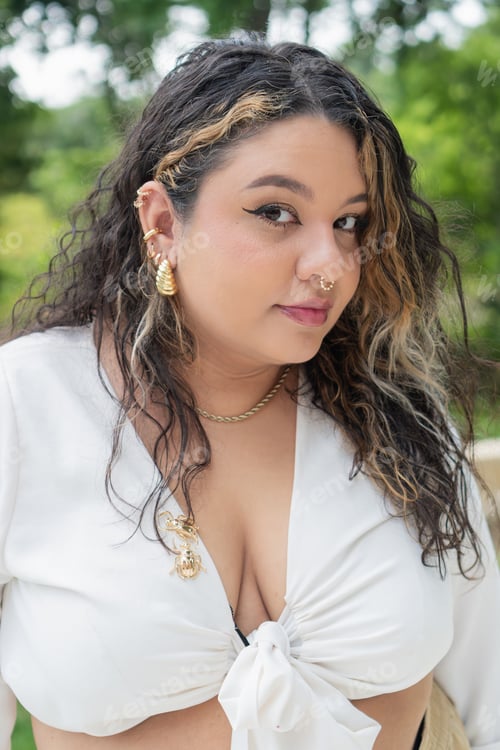 Preview: Fashion model posing with stylish gold jewelry and trendy white top