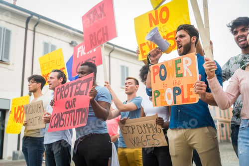 Vista previa: Activistas que se manifiestan contra los problemas sociales