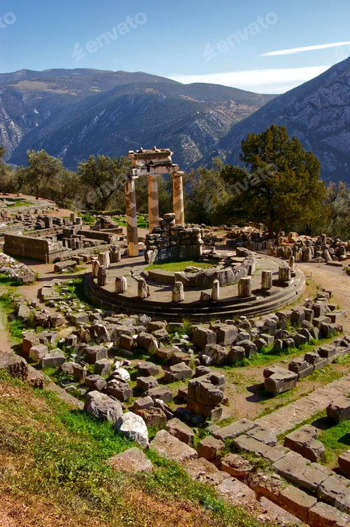 Preview: Vertical shot of an ancient monument in Delphi, Greece