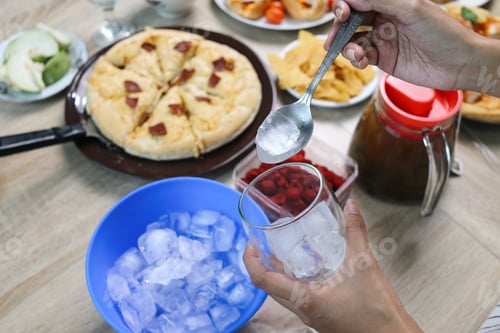 Preview: Dining Party