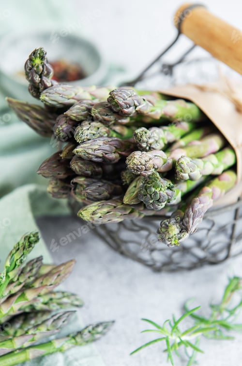 Preview: Bunches of green asparagus