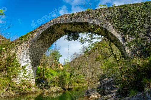 Preview: Roman bridge on the path between the Tornin to the Olla de San Vicente