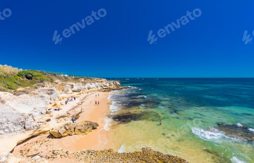 Vista previa: Panoramic aerial view of Praia Da Gale beach, near Albufeira and Armacao De Pera, Algarve, Portugal