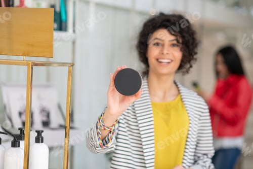 Preview: Dark-haired beautiful woman showing the hair mask