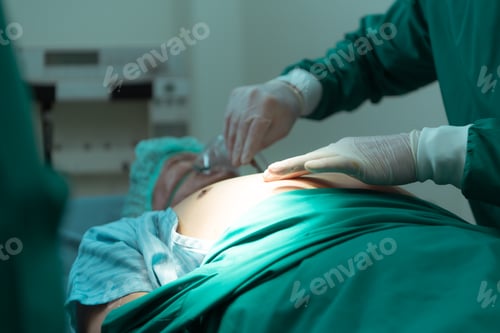 Preview: Medical lecturer in cardiology and medical team in the heart transplantation room
