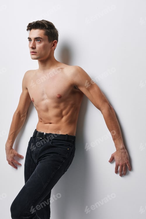 Preview: A young man with an athletic figure leaned his arms against the wall
